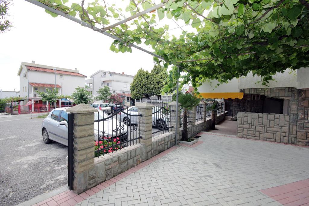 Apartments Kojic Бар Екстер'єр фото